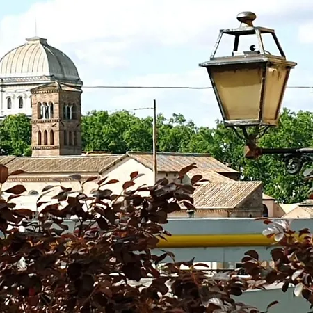 Ripagrande A Trastevere 4*