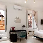 Ripagrande A Trastevere Гостевой дом 4*